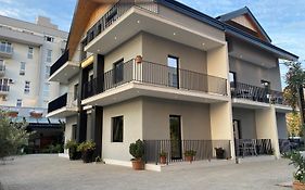 Vila Lazri